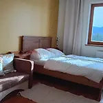 Poniklec V 아파트