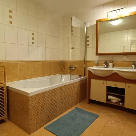 Poniklec V Apartment *